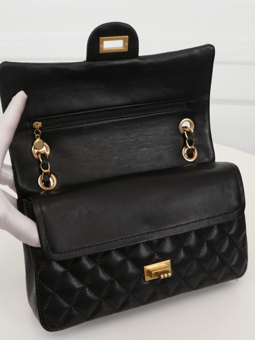 Noir Quilted Chain Shoulder Bag – Black Leather - Picture 4 of 9